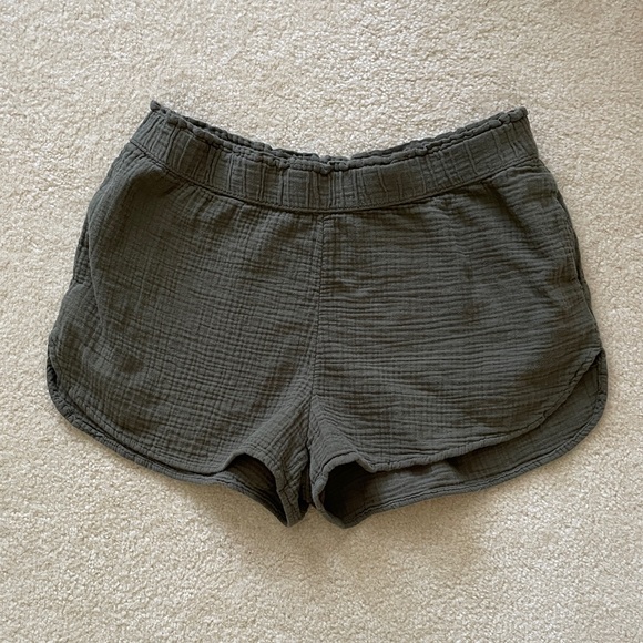 Universal Thread Pants - Universal Thread Women’s 100% Cotton Lightweight Stretch Shorts. Size Large.